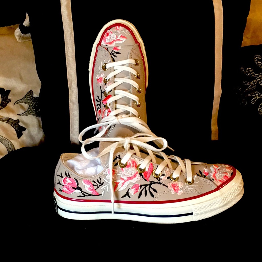 EUC “Rare” Chuck Taylor All Star Converse